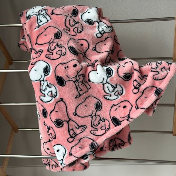 Pink Peanuts Snoopy Extra long plush throw blanket | Snoopy pattern plush throw - Picture 3 of 4